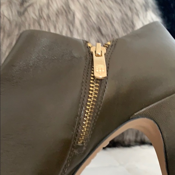 Vince Camuto platform boots - Picture 8 of 8